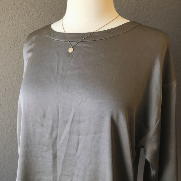 LOFT • Button Back Blouse in Olive Green - Picture 4 of 8